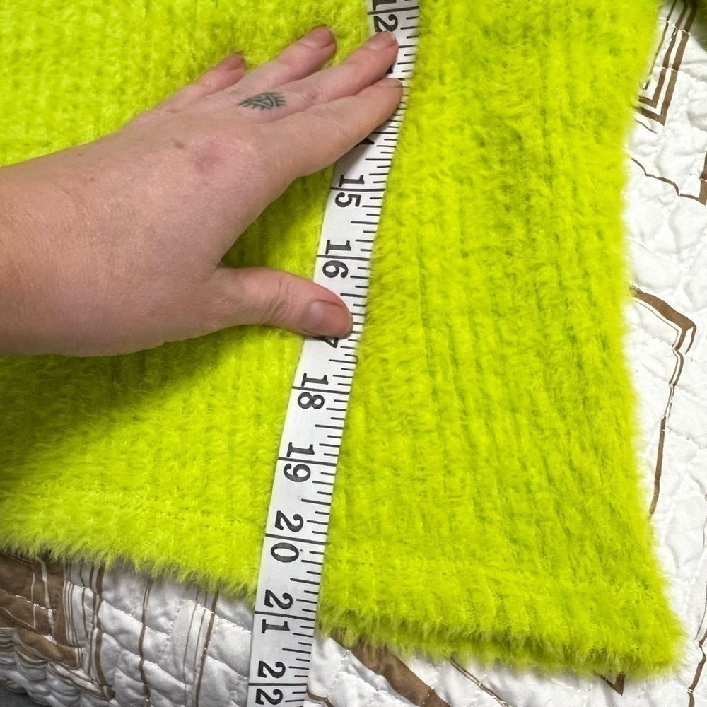 Anthropologie Mock-Neck Fuzzy
Sweater small neon lime - Picture 14 of 14